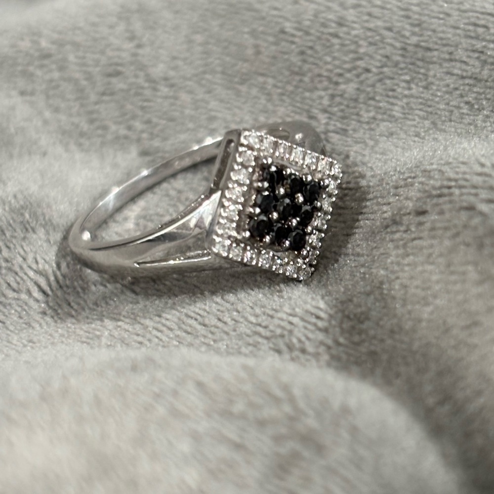 10k white gold white and black diamond ring